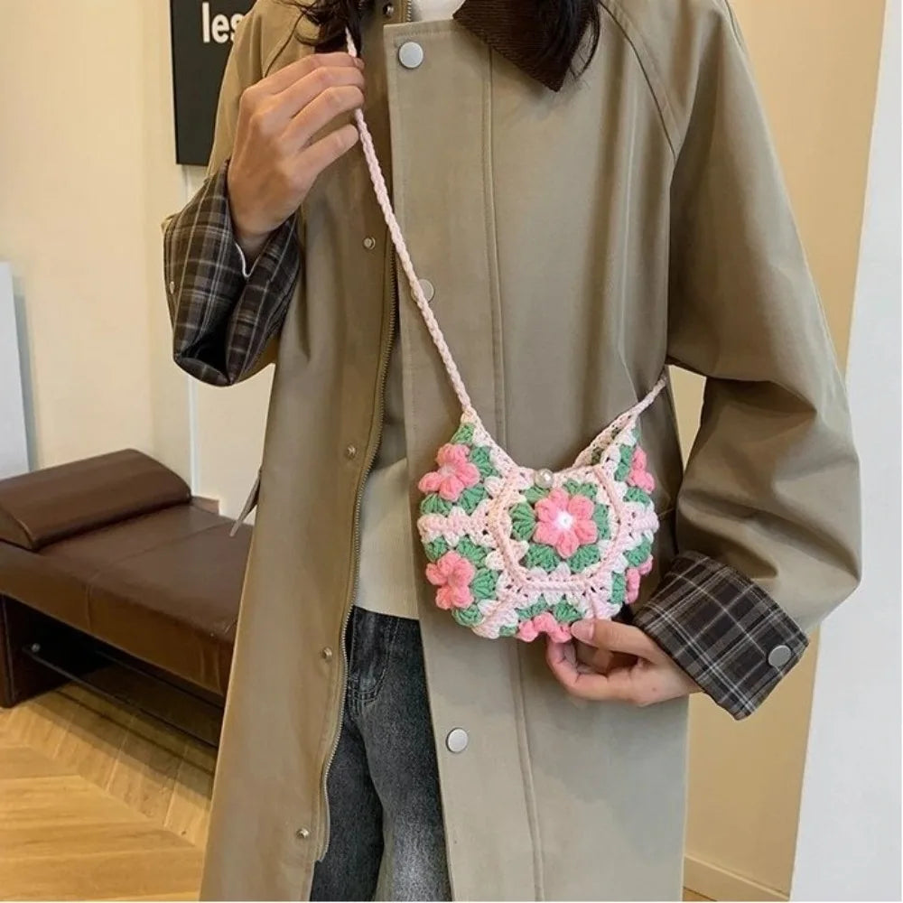 Sac à bandoulière en velours côtelé au motif floral, fait main au crochet