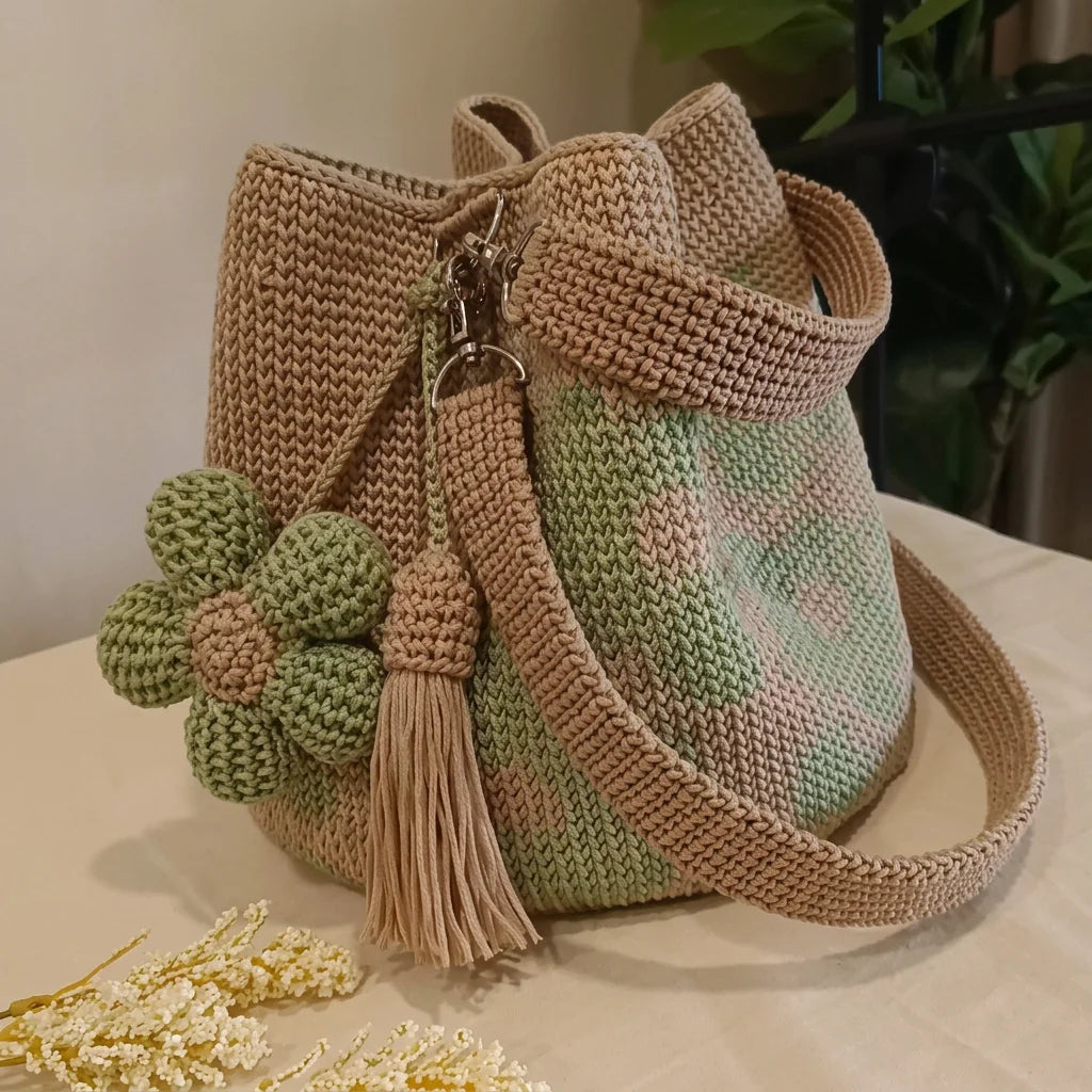 Sac fourre-tout fleuri oversize au crochet fait main avec décoration florale détachable